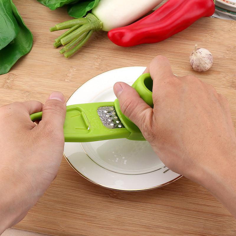 2-in-1 Garlic Masher and Spice Grinder – Essential Kitchen Gadget