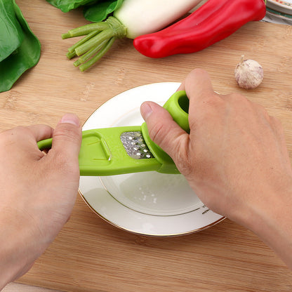 2-in-1 Garlic Masher and Spice Grinder – Essential Kitchen Gadget